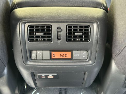 Used 2020 Nissan Pathfinder S FWD image 30