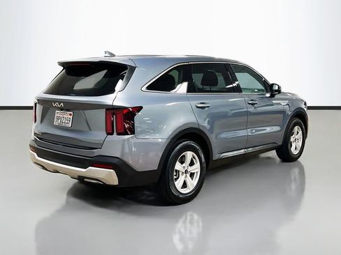 Certified 2025 Kia Sorento LX FWD image 7
