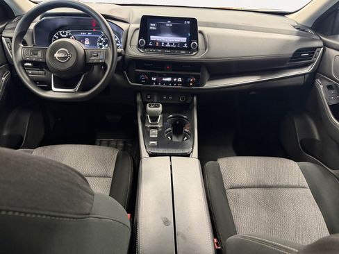 Used 2024 Nissan Rogue SV FWD image 3