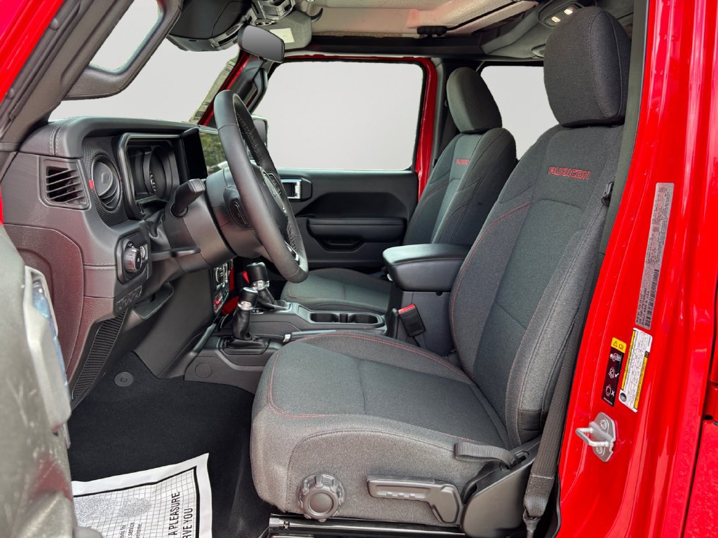 Used 2025 Jeep Wrangler Unlimited Rubicon w/ Convenience Group AWD/4WD image 24