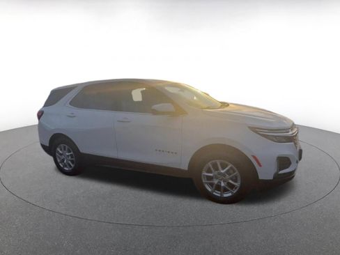 Used 2023 Chevrolet Equinox LT image 2