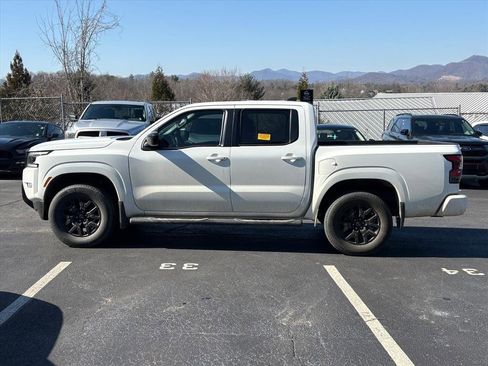 Certified 2023 Nissan Frontier SV w/ Midnight Edition Package image 4