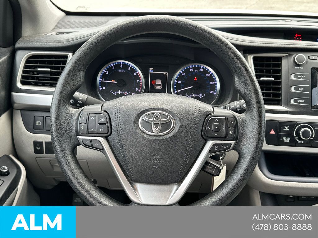 Used 2018 Toyota Highlander LE FWD image 26