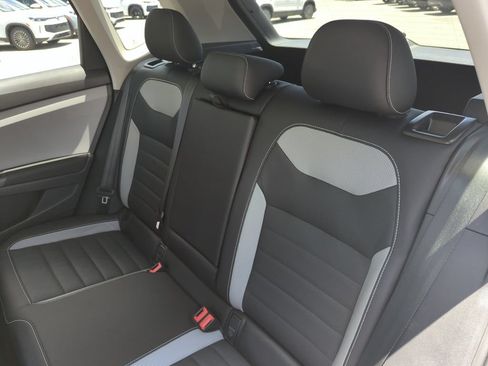 Used 2022 Volkswagen Taos SEL AWD/4WD image 29