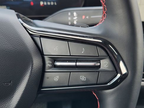 Used 2025 Chevrolet Equinox RS image 35