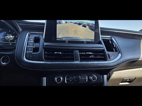 Used 2023 GMC Yukon XL SLT image 17