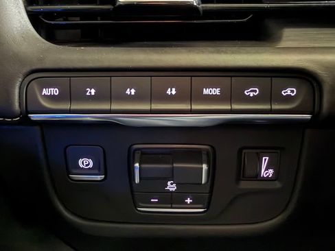 Used 2023 Cadillac Escalade Sport Platinum w/ Heavy-Duty Trailer Package AWD/4WD image 15