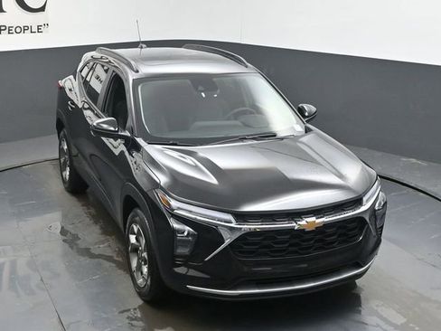 New 2026 Chevrolet Trax LT w/ Sunroof Package image 25