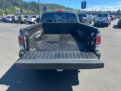 Used 2021 Toyota Tacoma TRD Off-Road w/ TRD Premium Off Road Package AWD/4WD image 11