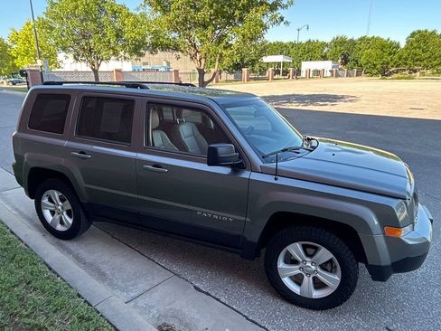 Used 2014 Jeep Patriot Sport w/ Power Value Group AWD/4WD image 4
