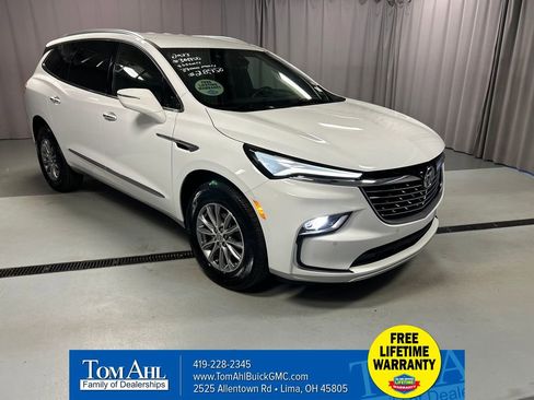 Used 2023 Buick Enclave Essence FWD image 1