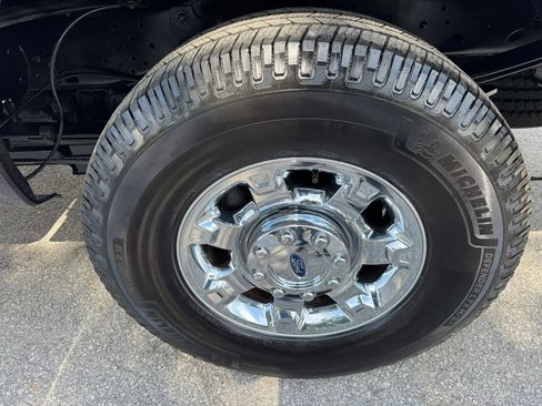 Used 2016 Ford F250 XLT w/ XLT Premium Package image 12