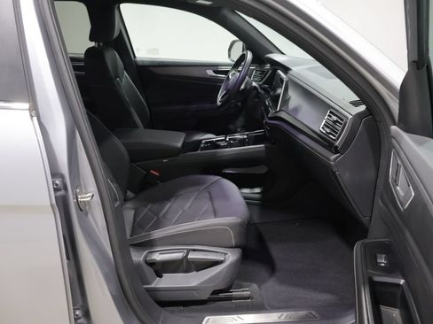 Used 2025 Volkswagen Atlas Cross Sport SE AWD/4WD image 23