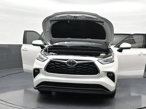 Used 2021 Toyota Highlander Limited FWD image 37