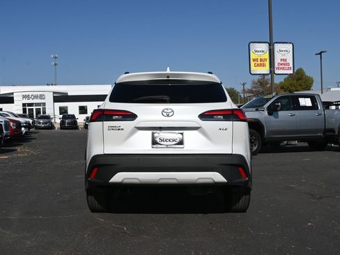 Used 2023 Toyota Corolla Cross XLE w/ Convenience Package FWD image 6