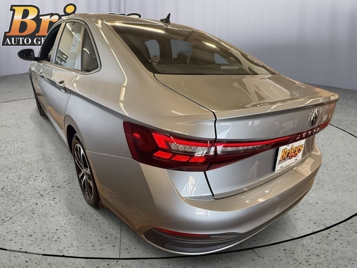 Used 2025 Volkswagen Jetta Sport FWD image 3