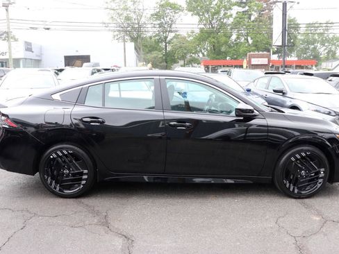 Used 2026 Nissan Sentra SR w/ Floor Mat Package FWD image 6