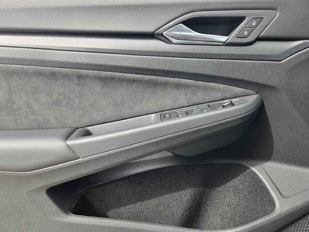 New 2026 Volkswagen GTI SE FWD image 21