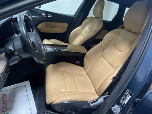 Certified 2022 Volvo XC60 B6 Inscription w/ Advanced Package image 9