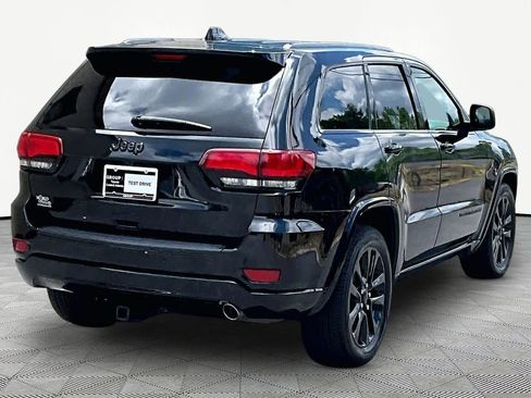 Used 2018 Jeep Grand Cherokee Altitude RWD image 13