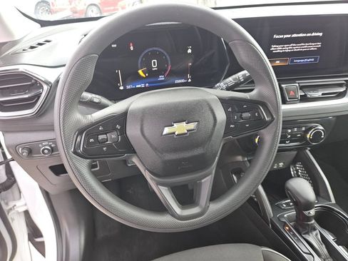 Used 2025 Chevrolet TrailBlazer LT AWD/4WD image 18