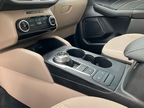 Used 2022 Ford Escape SE image 64