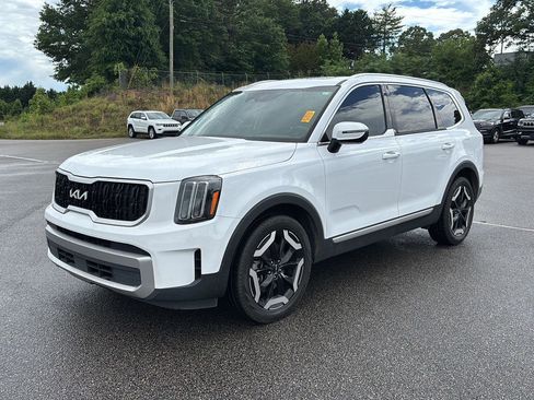 Used 2023 Kia Telluride EX w/ EX Captain's Chair Package FWD image 1