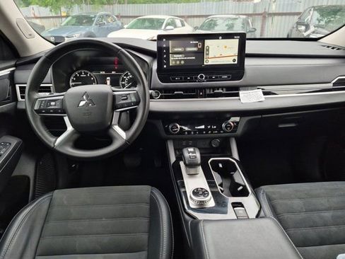 Used 2025 Mitsubishi Outlander SE AWD/4WD image 24