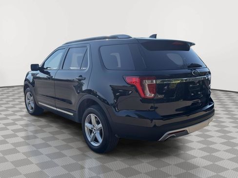 Used 2017 Ford Explorer XLT w/ Equipment Group 202A AWD/4WD image 3