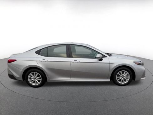 Used 2025 Toyota Camry LE image 16