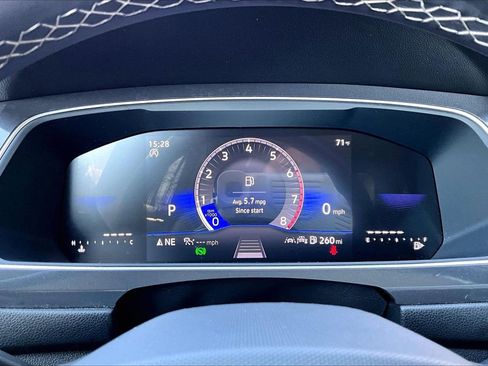 Used 2024 Volkswagen Tiguan SE image 10