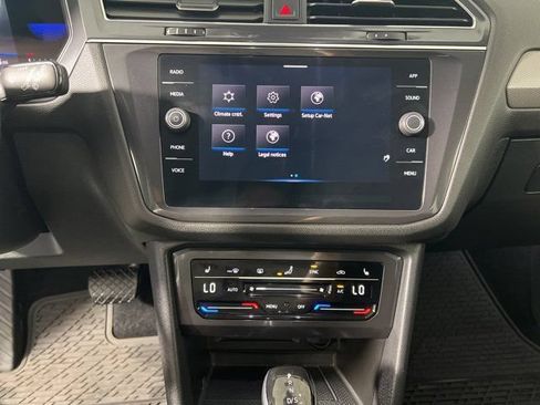 Used 2022 Volkswagen Tiguan SE AWD/4WD image 19