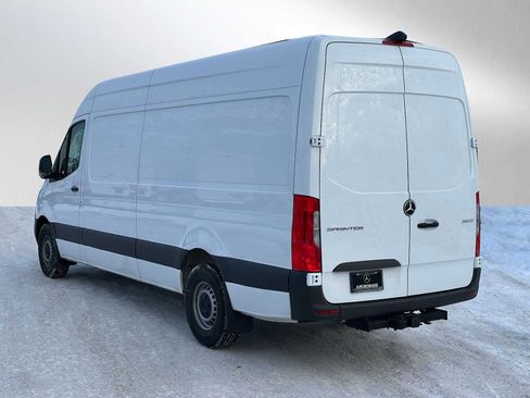 Used 2024 Mercedes-Benz Sprinter 2500 image 5