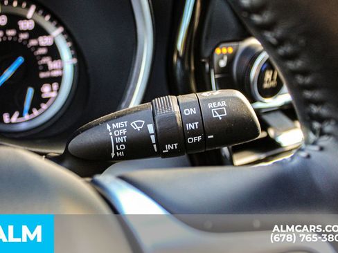 Used 2021 Toyota Highlander XLE image 32