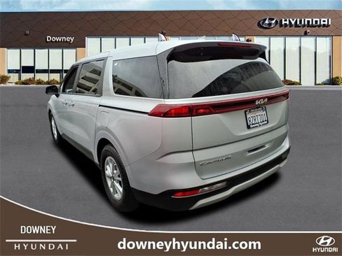 Used 2022 Kia Carnival LX image 6