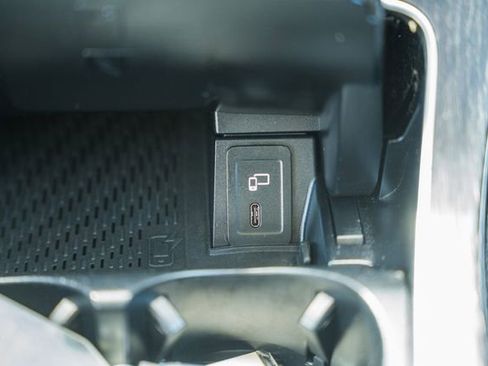 Used 2020 Mercedes-Benz GLC 300 4MATIC image 24