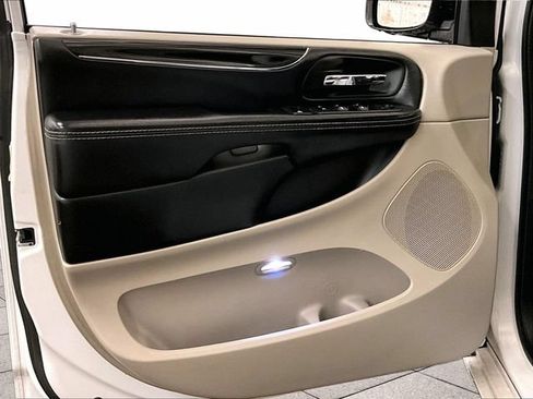 Used 2019 Dodge Grand Caravan SXT FWD image 23