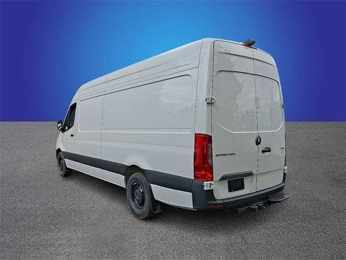 Used 2025 Mercedes-Benz Sprinter 2500 image 6