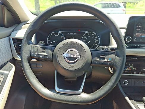 Used 2022 Nissan Rogue SV AWD/4WD image 8