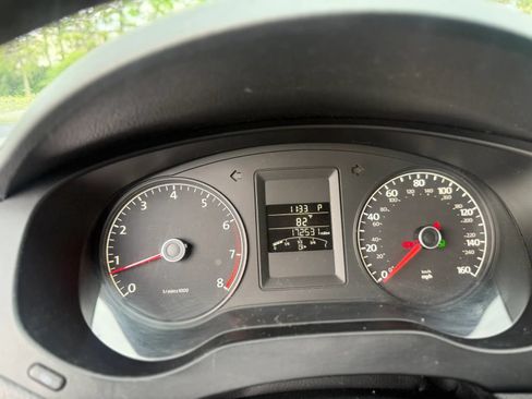 Used 2011 Volkswagen Jetta SE FWD image 12
