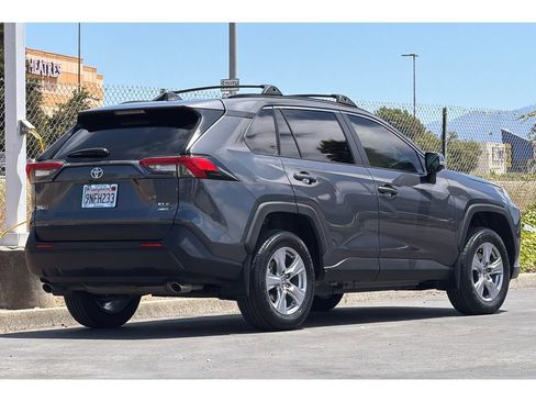 Used 2024 Toyota RAV4 XLE AWD/4WD image 4