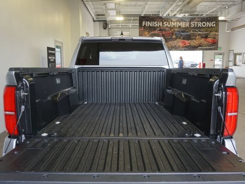 Certified 2025 Toyota Tacoma TRD Off-Road AWD/4WD image 15