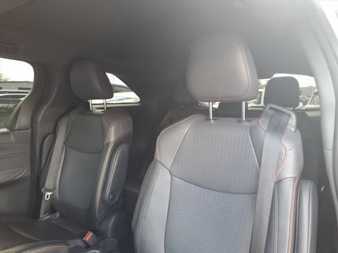 Used 2023 Toyota Sienna XSE image 19