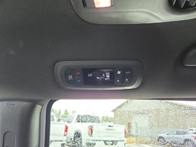 Used 2024 Chrysler Pacifica Limited FWD image 37