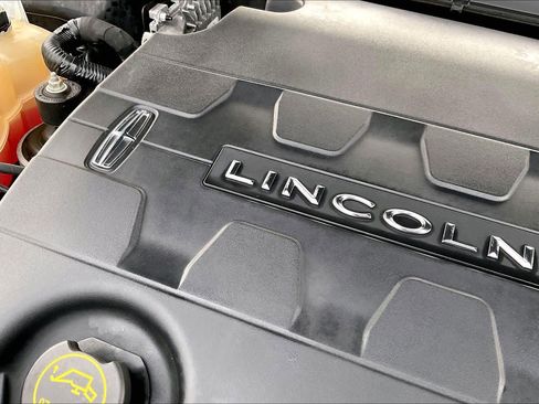 Used 2017 Lincoln Continental Premiere image 33