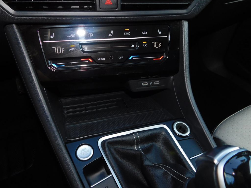 Used 2025 Volkswagen Jetta SE FWD image 31