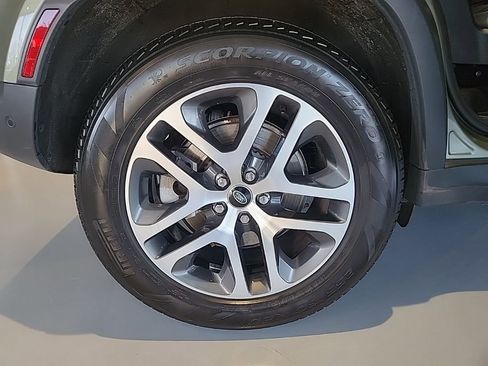 Used 2022 Land Rover Defender 110 SE image 19