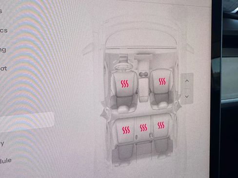 Used 2022 Tesla Model Y Long Range image 31