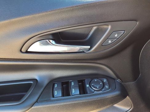 Used 2024 Chevrolet Equinox LT image 23