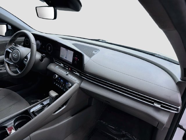 Used 2024 Hyundai Elantra SEL w/ Convenience Package FWD image 31